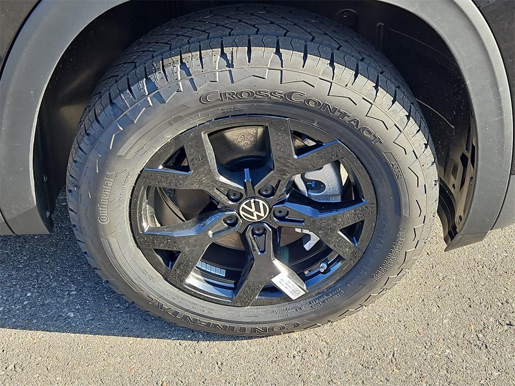 new 2025 Volkswagen Atlas car, priced at $47,389
