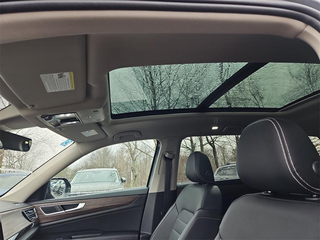 new 2025 Volkswagen Atlas car, priced at $49,646