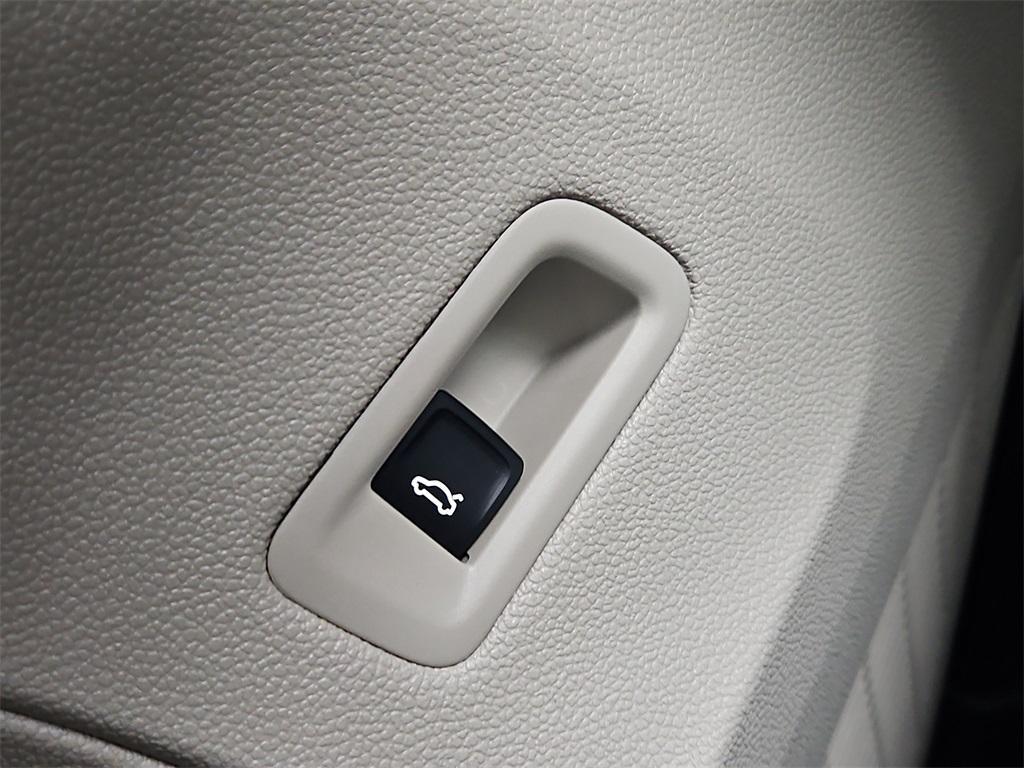 new 2025 Volkswagen Atlas car, priced at $49,156