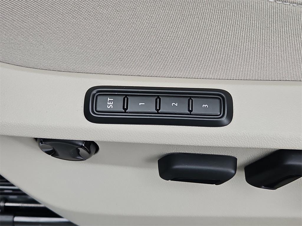 new 2025 Volkswagen Atlas car, priced at $49,156