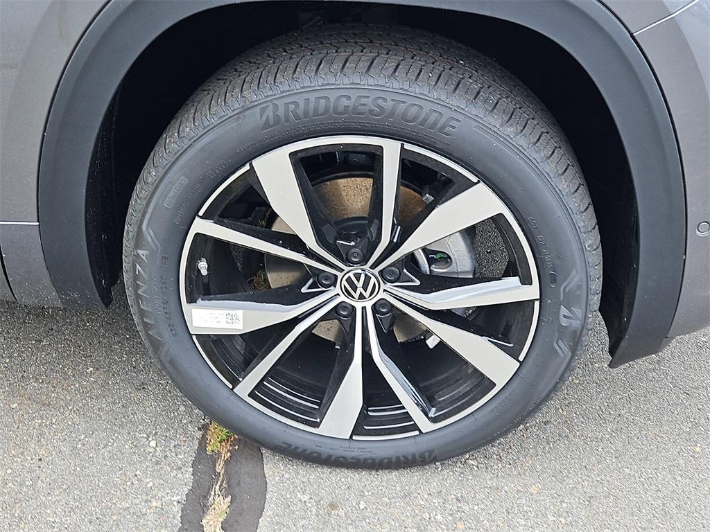 new 2025 Volkswagen Atlas car, priced at $53,995