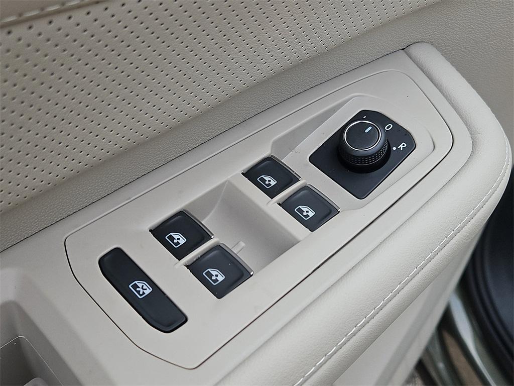 new 2025 Volkswagen Atlas car, priced at $47,058