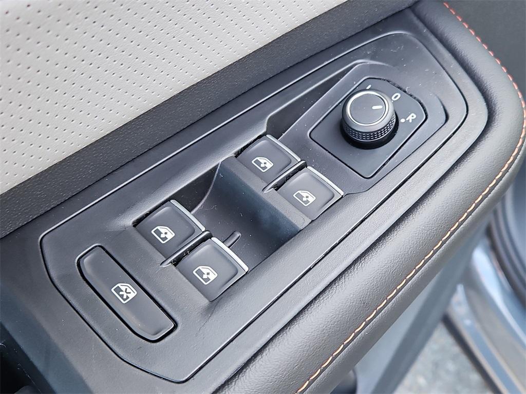 new 2025 Volkswagen Atlas car, priced at $48,380