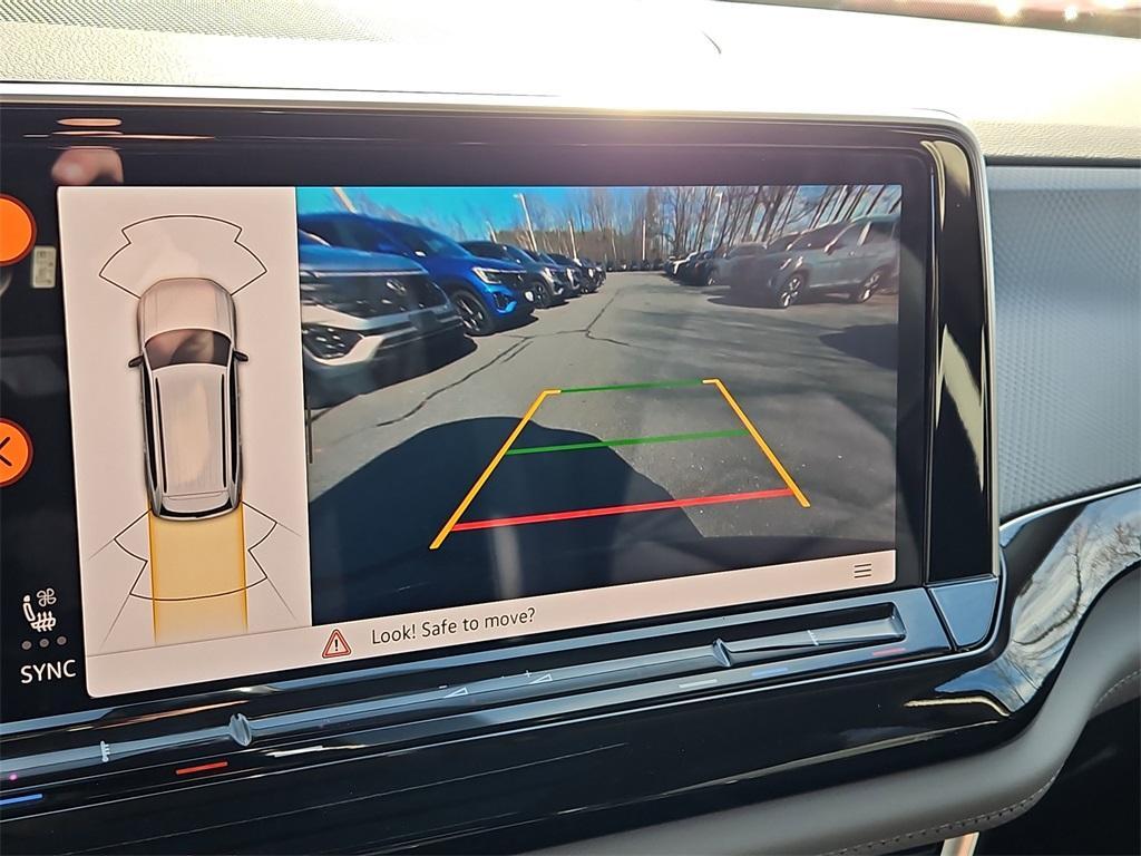 new 2025 Volkswagen Atlas car, priced at $48,380