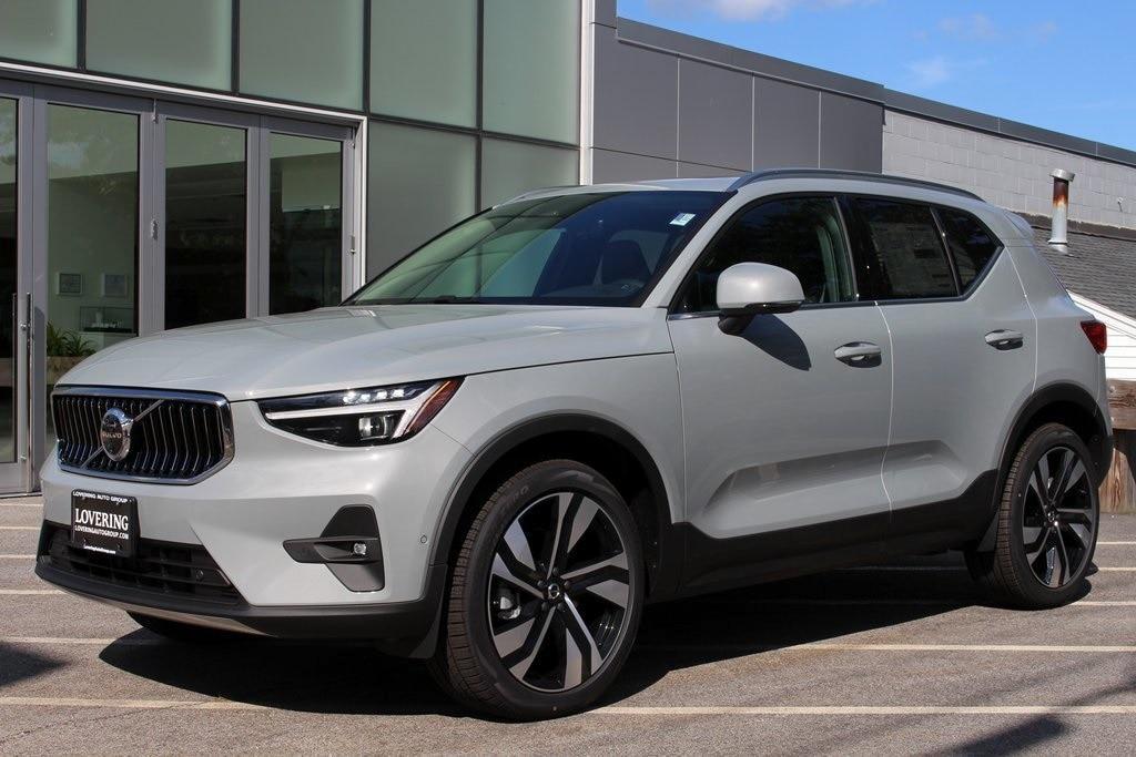 new 2025 Volvo XC40 car