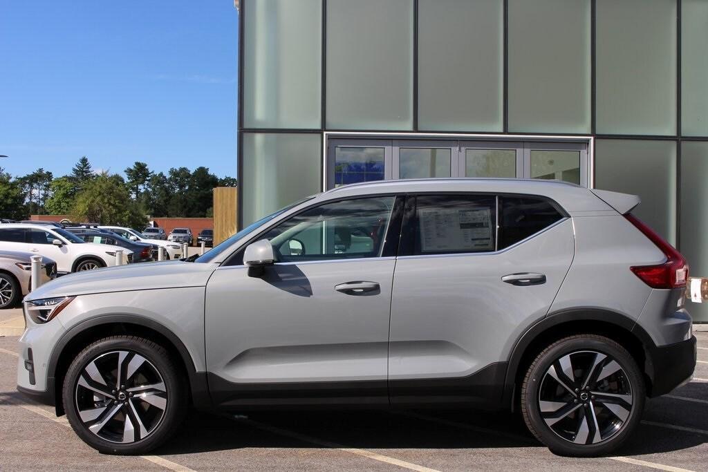new 2025 Volvo XC40 car, priced at $50,050