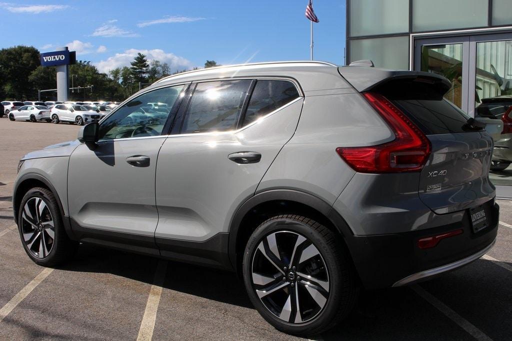 new 2025 Volvo XC40 car