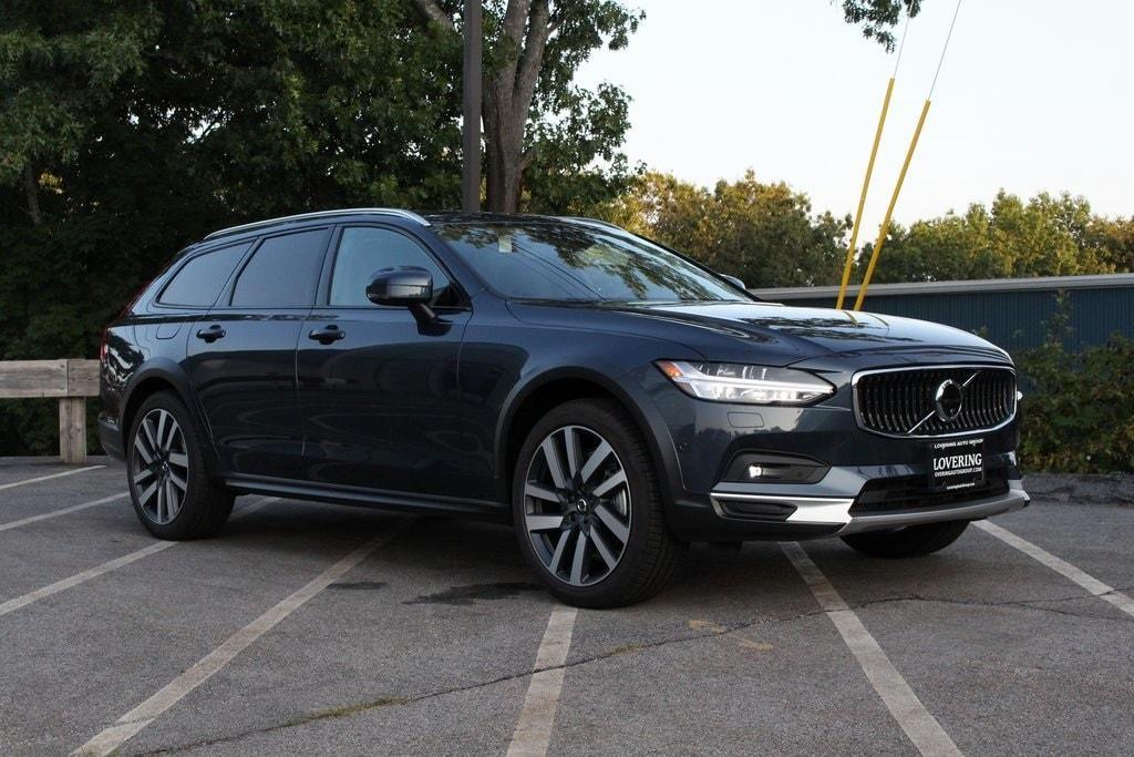 new 2025 Volvo V90 Cross Country car