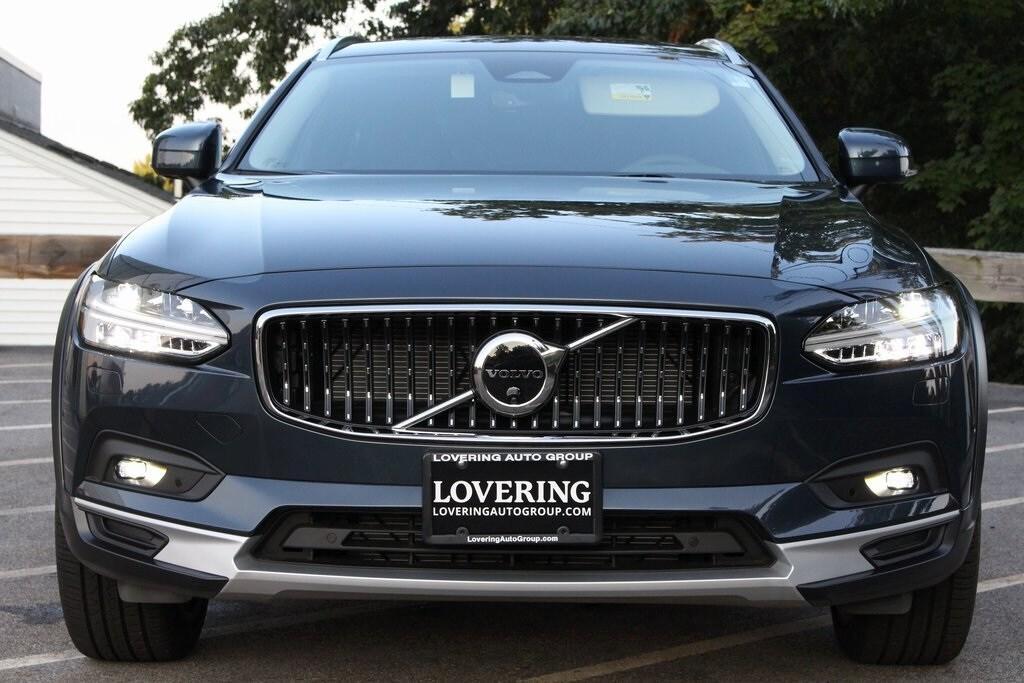 new 2025 Volvo V90 Cross Country car