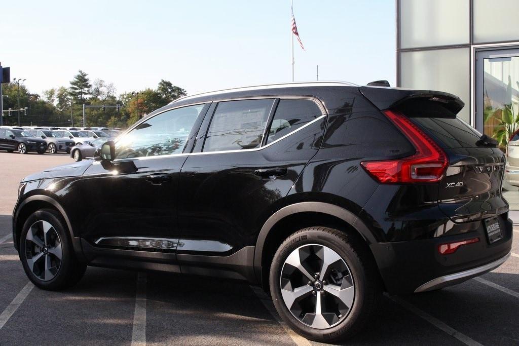 new 2025 Volvo XC40 car