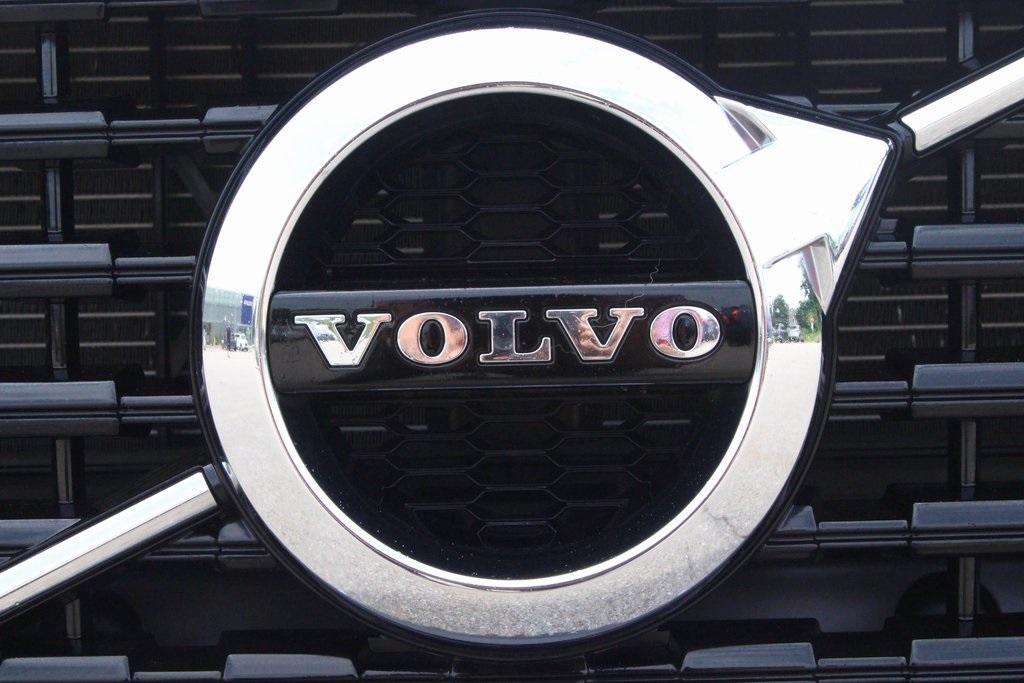 used 2021 Volvo XC40 car, priced at $30,901
