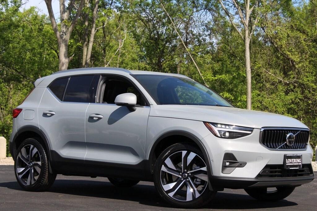 new 2025 Volvo XC40 car