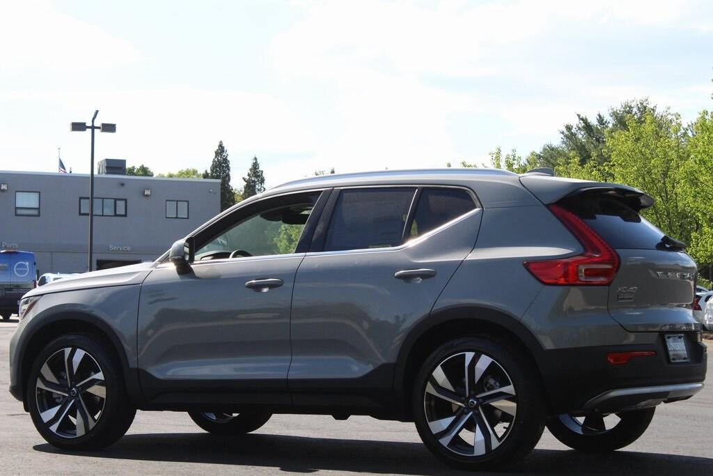 new 2025 Volvo XC40 car