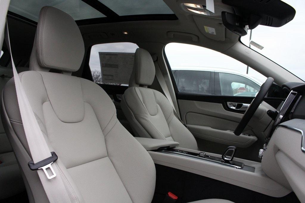 new 2025 Volvo XC60 Plug-In Hybrid car