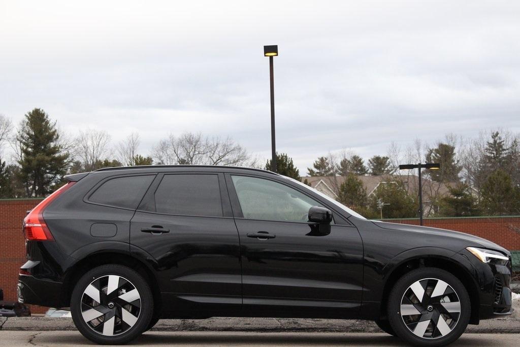 new 2025 Volvo XC60 Plug-In Hybrid car