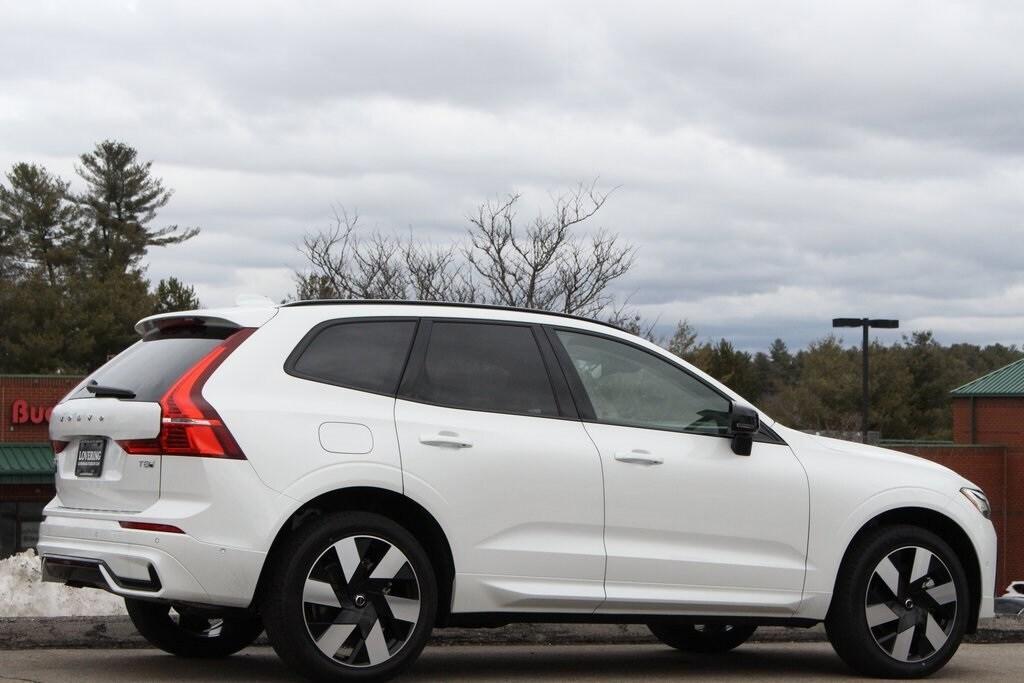 new 2025 Volvo XC60 Plug-In Hybrid car