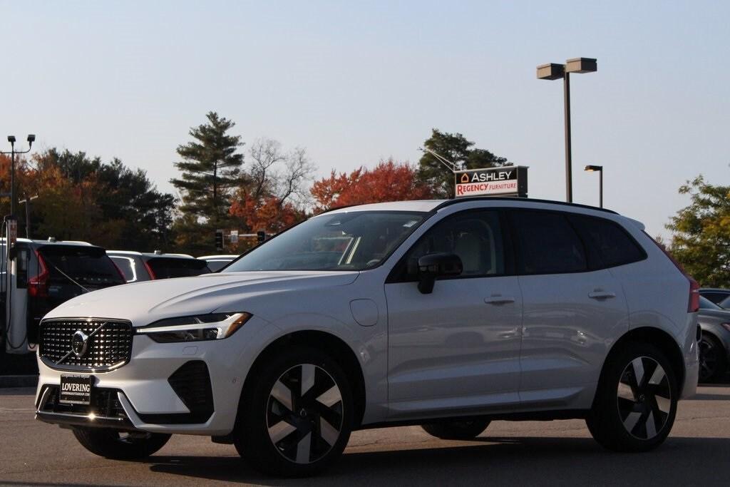 new 2025 Volvo XC60 Plug-In Hybrid car