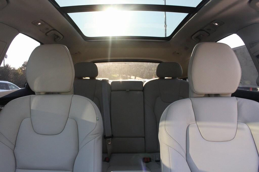 new 2025 Volvo XC60 Plug-In Hybrid car