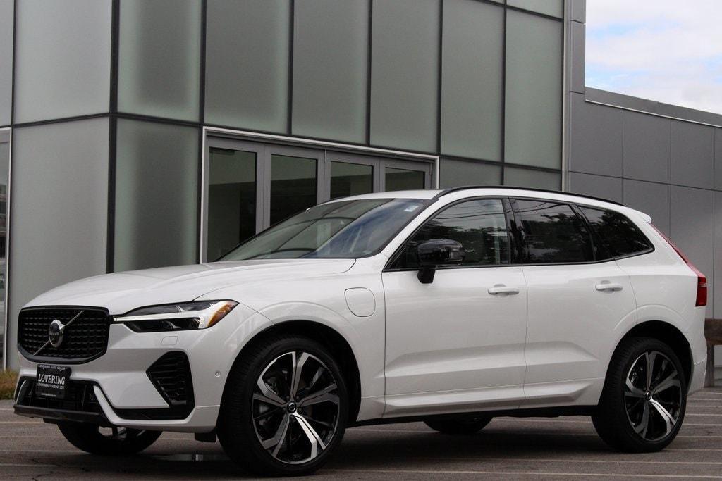 new 2025 Volvo XC60 Plug-In Hybrid car