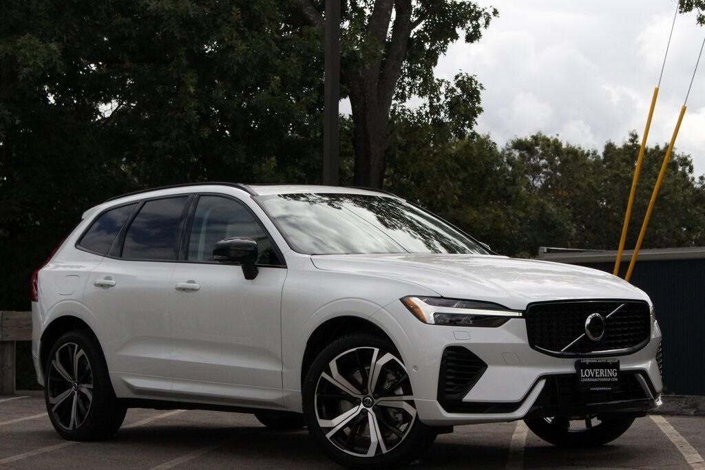 new 2025 Volvo XC60 Plug-In Hybrid car