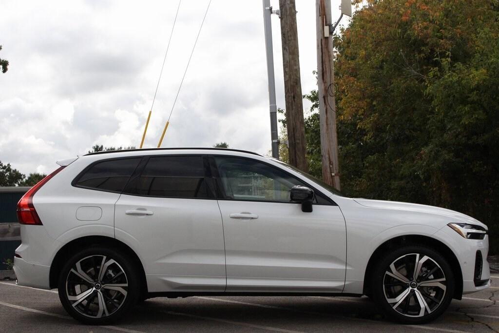 new 2025 Volvo XC60 Plug-In Hybrid car