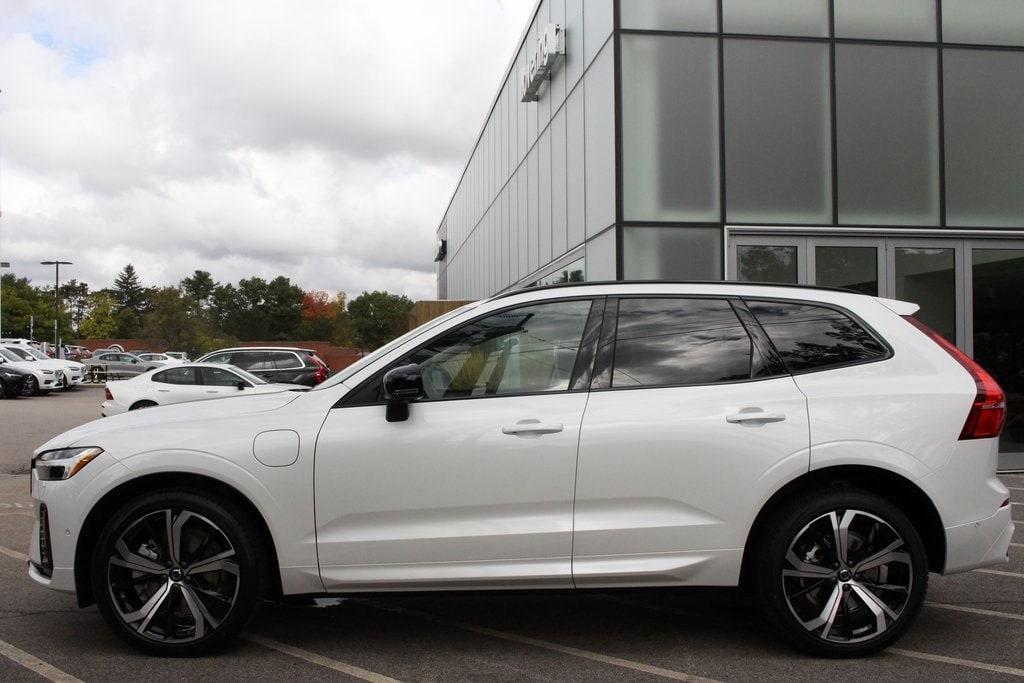 new 2025 Volvo XC60 Plug-In Hybrid car