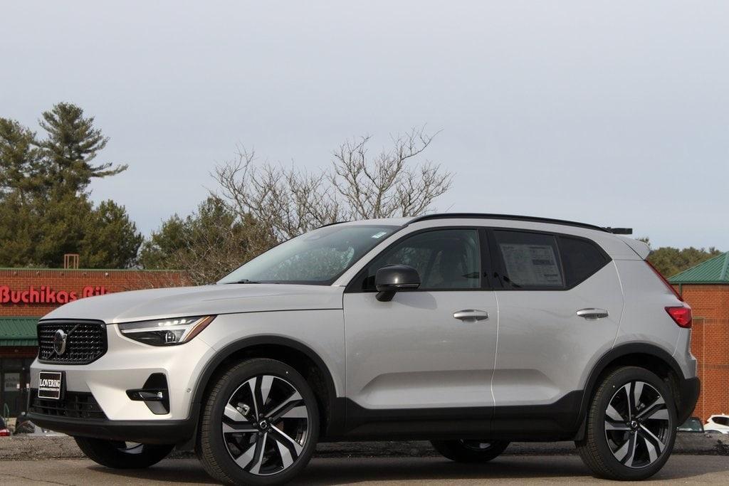 new 2025 Volvo XC40 car