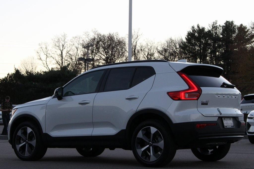 new 2025 Volvo XC40 car