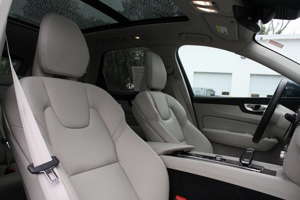 used 2022 Volvo XC60 car, priced at $31,586