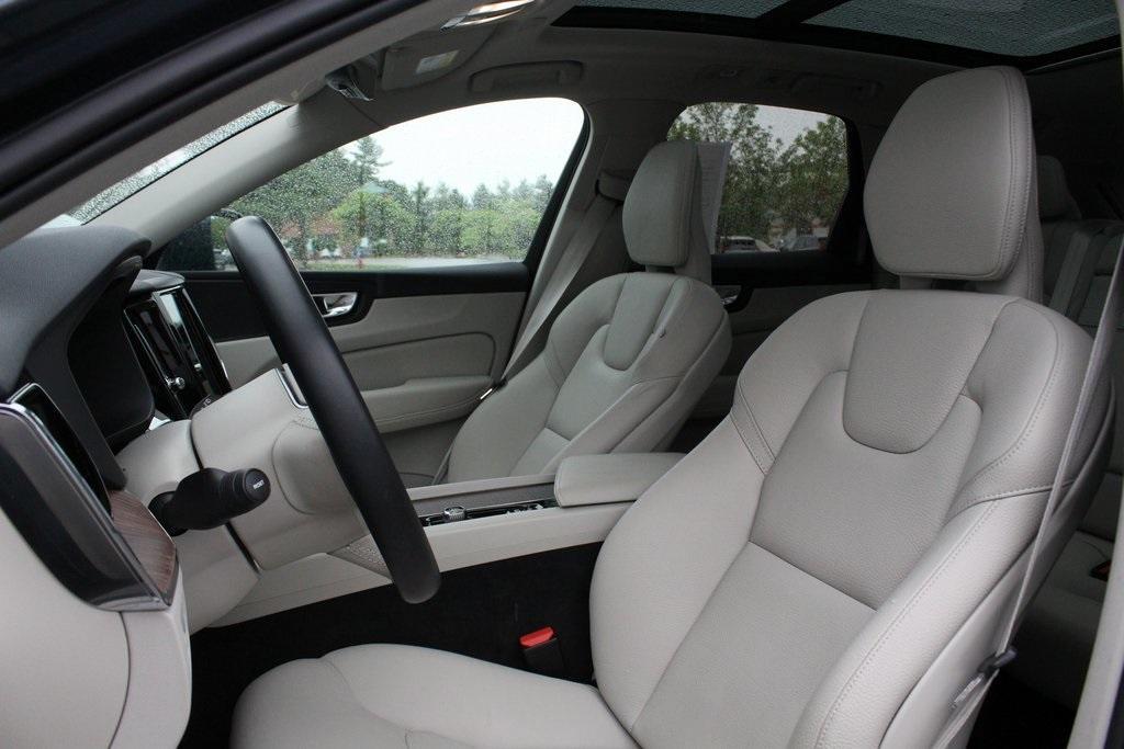 used 2022 Volvo XC60 car, priced at $31,586