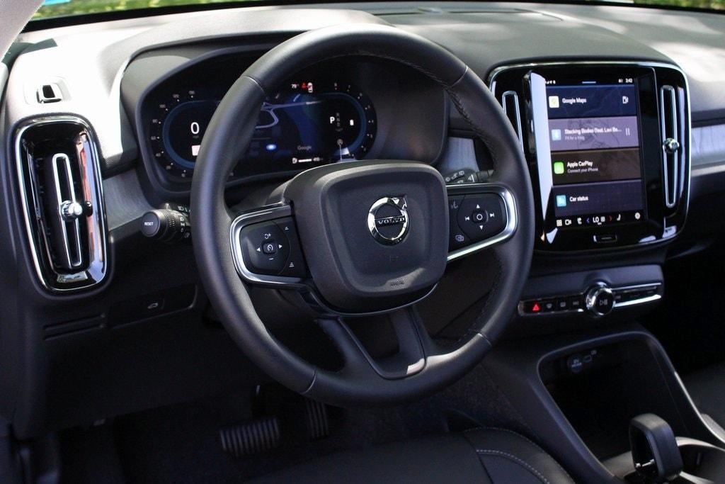 new 2025 Volvo XC40 car, priced at $42,015