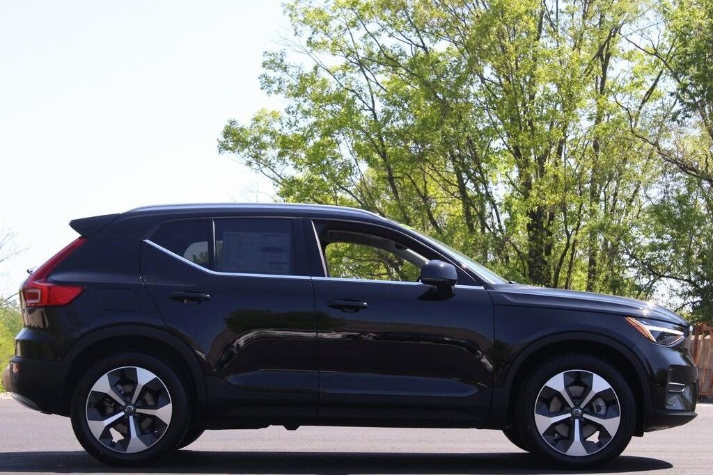 new 2025 Volvo XC40 car, priced at $46,015