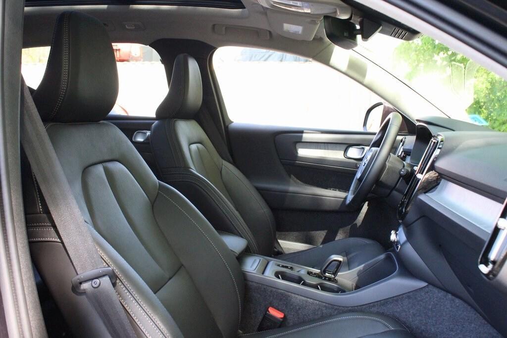 new 2025 Volvo XC40 car, priced at $46,015