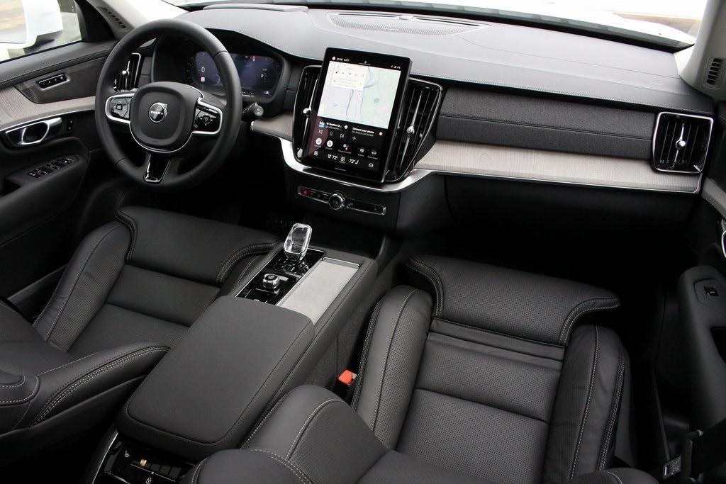 new 2025 Volvo XC90 Plug-In Hybrid car