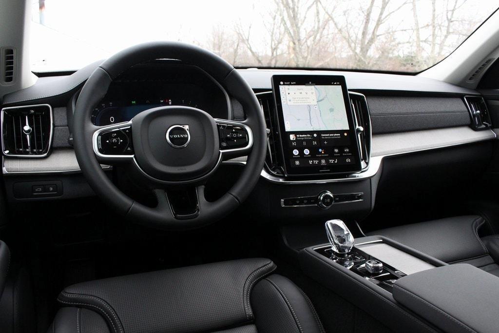 new 2025 Volvo XC90 Plug-In Hybrid car
