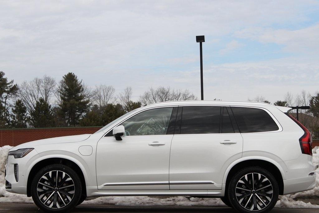 new 2025 Volvo XC90 Plug-In Hybrid car