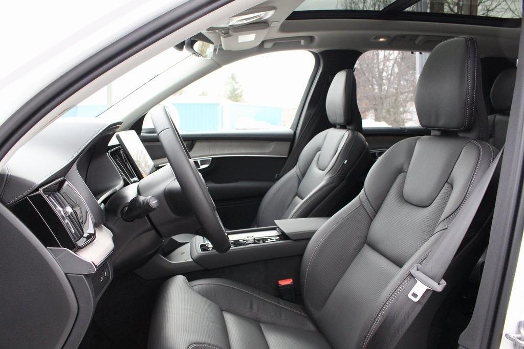 new 2025 Volvo XC90 Plug-In Hybrid car