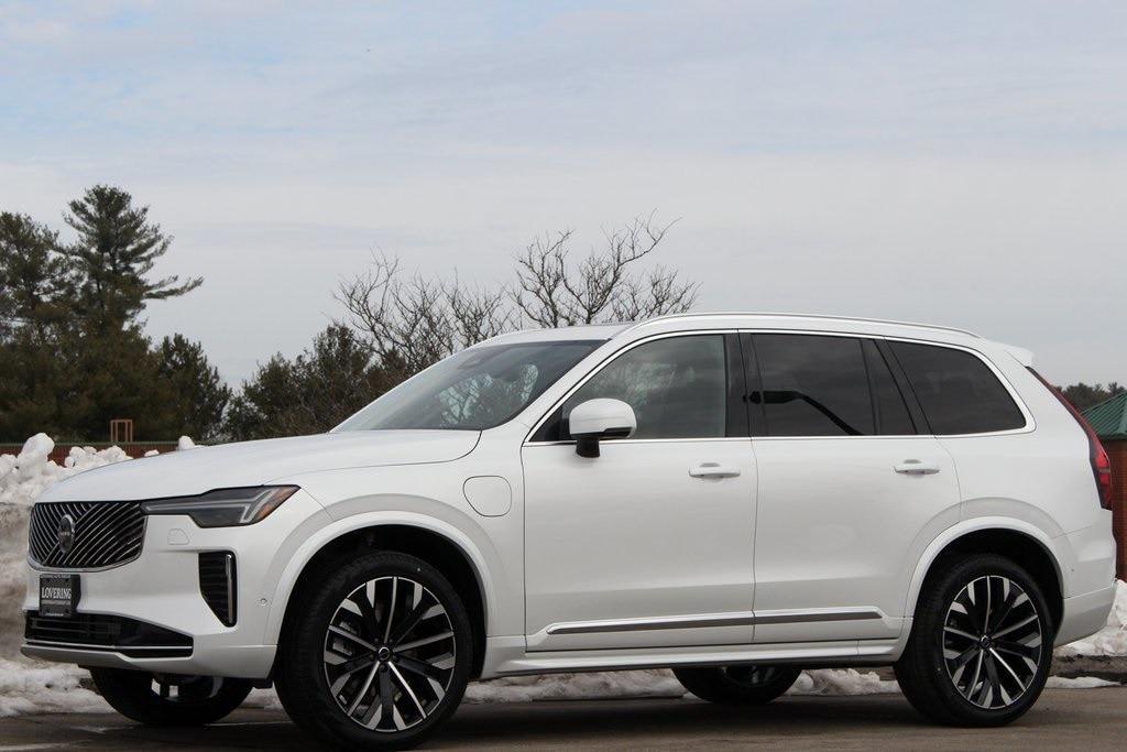 new 2025 Volvo XC90 Plug-In Hybrid car
