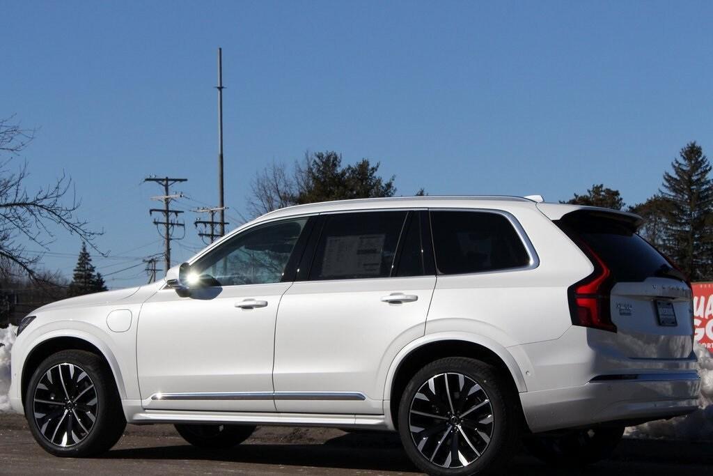 new 2025 Volvo XC90 Plug-In Hybrid car