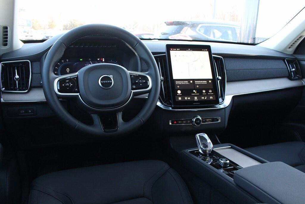 new 2025 Volvo XC90 Plug-In Hybrid car