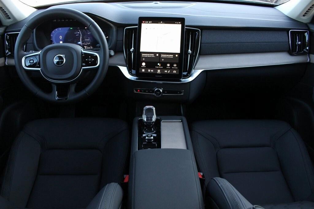 new 2025 Volvo XC90 Plug-In Hybrid car