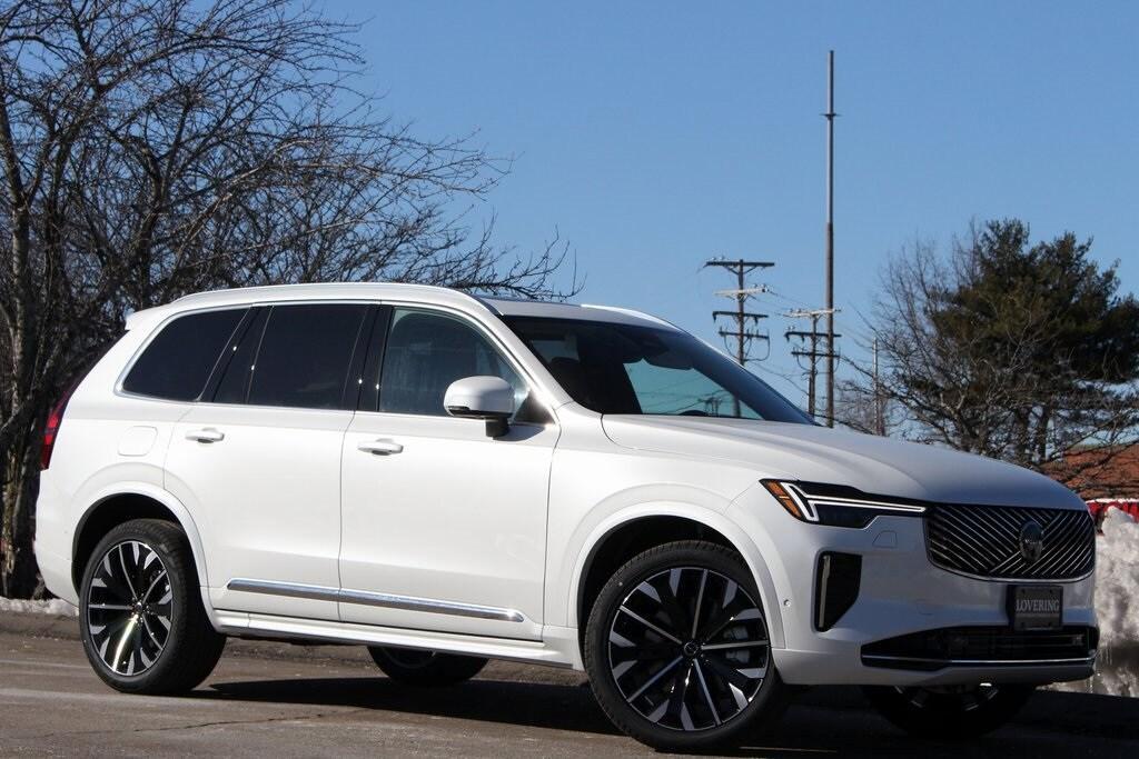 new 2025 Volvo XC90 Plug-In Hybrid car