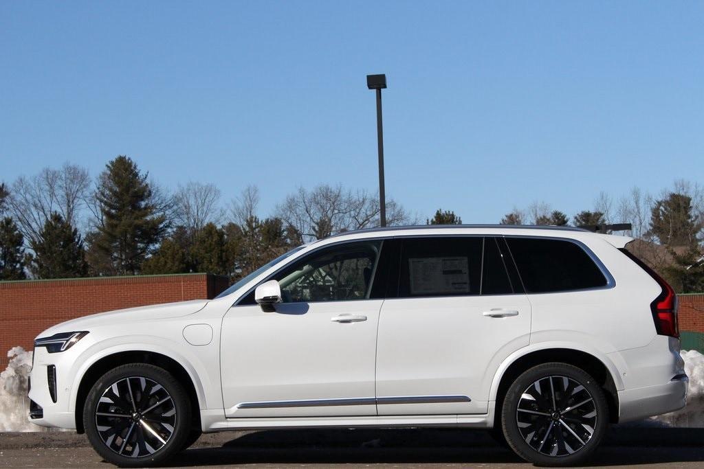 new 2025 Volvo XC90 Plug-In Hybrid car