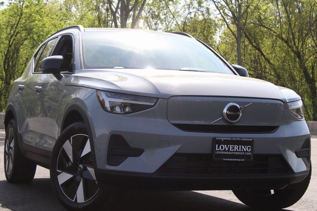 new 2025 Volvo EX40 car