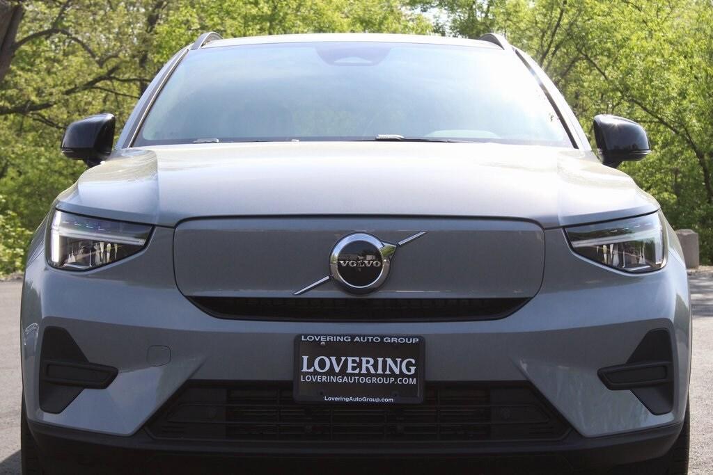 new 2025 Volvo EX40 car