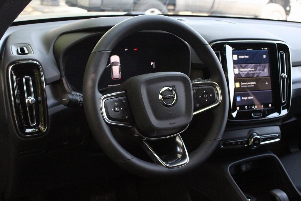 new 2025 Volvo EX40 car
