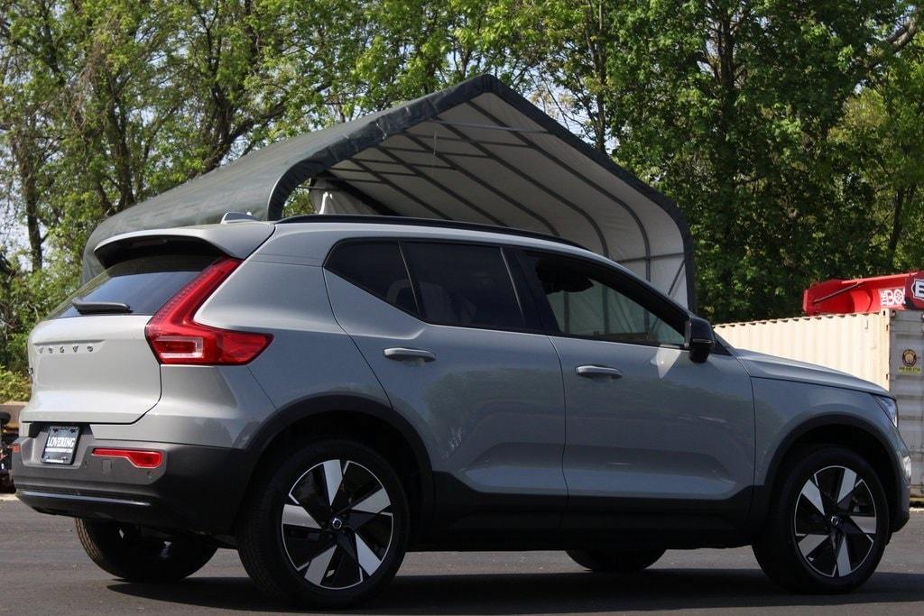 new 2025 Volvo EX40 car