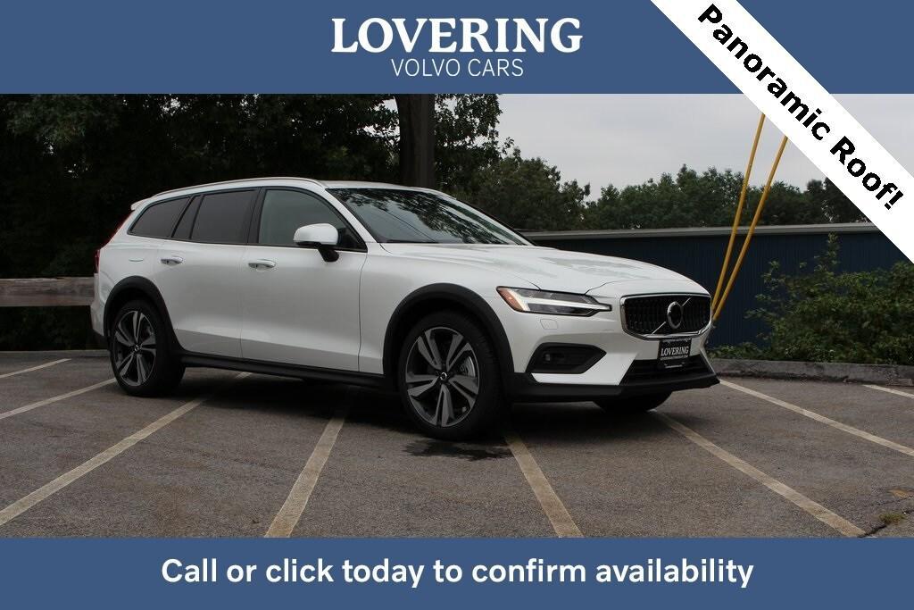 new 2025 Volvo V60 Cross Country car