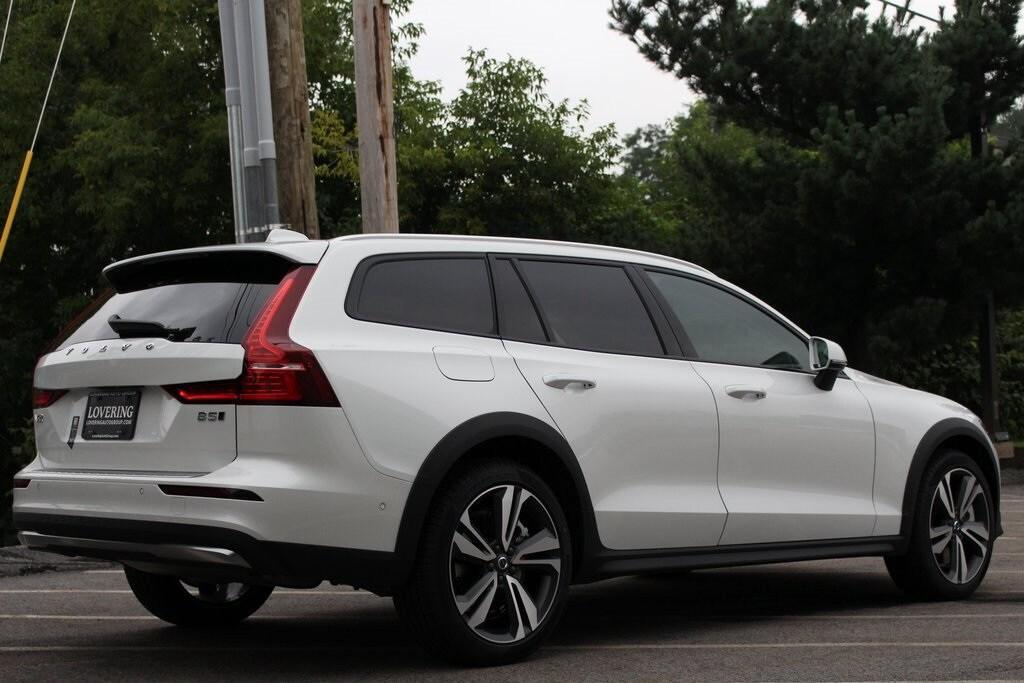 new 2025 Volvo V60 Cross Country car