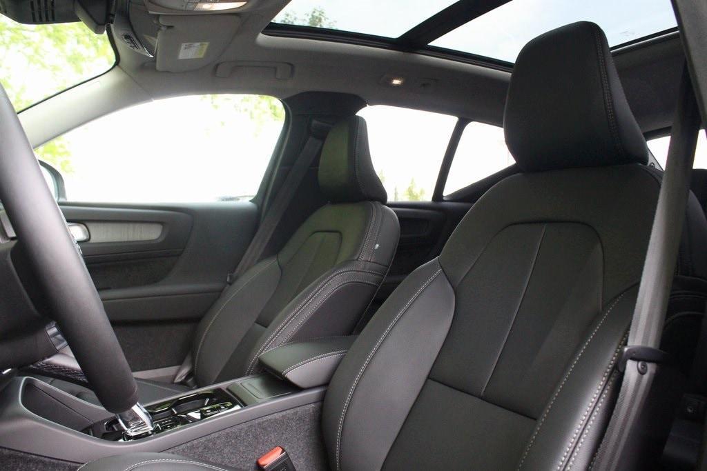 new 2025 Volvo XC40 car, priced at $48,335